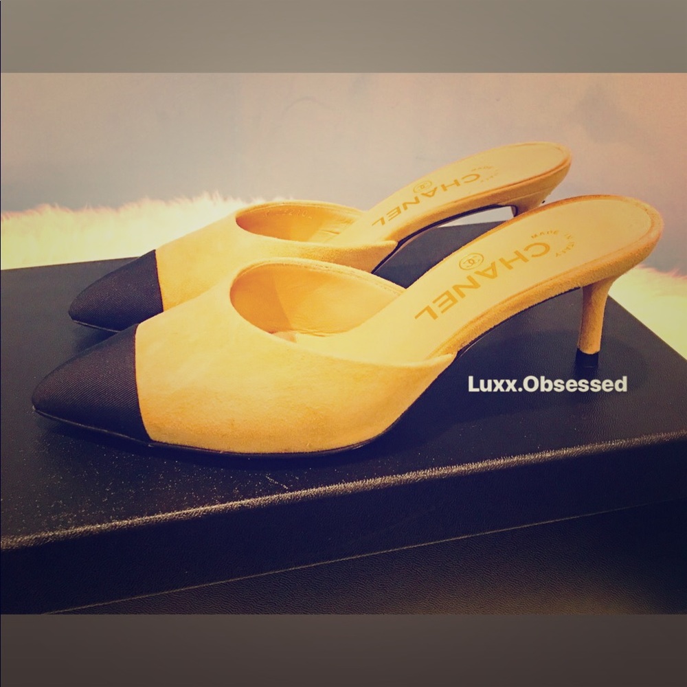 ❌SOLD❌ Pre-❤️ Classic Chanel Mules